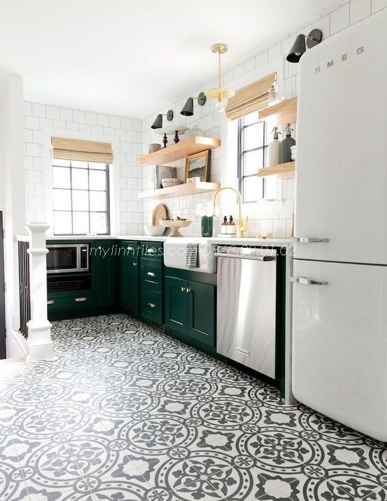 Gạch bông cổ điển lát nền không gian bếp với thiết kế hài hòa giữa nội thất và màu gạch nền