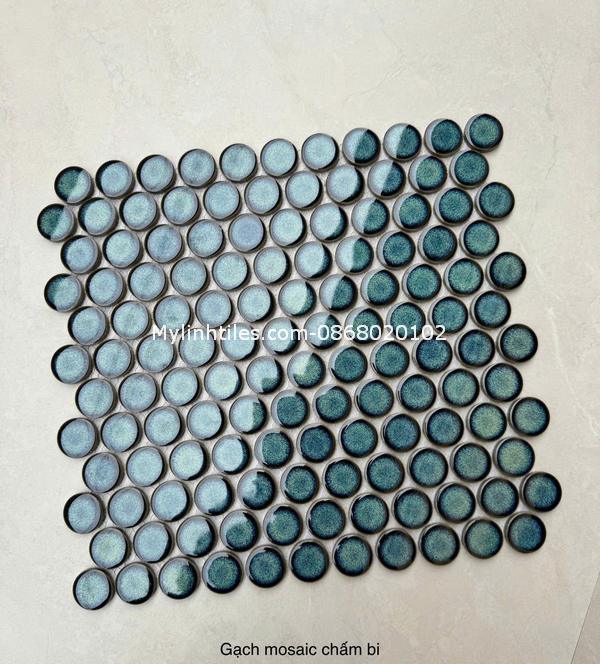 Gạch chấm bi mosaic ốp quầy bar màu xanh rêu