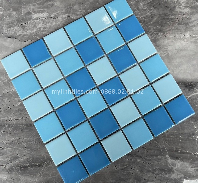 Gạch mosaic màu xanh lát hồ bơi