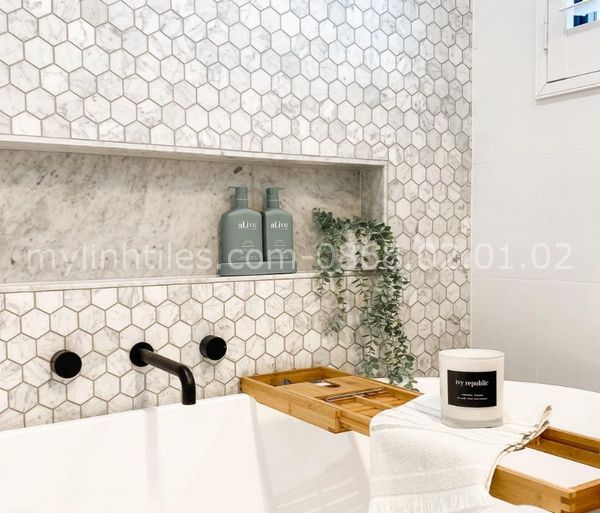 Gạch mosaic ốp tường nhà tắm căn hộ chung cư