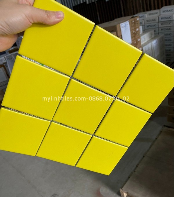 Gạch thẻ 10x10 dạng vỉ mosaic màu vàng