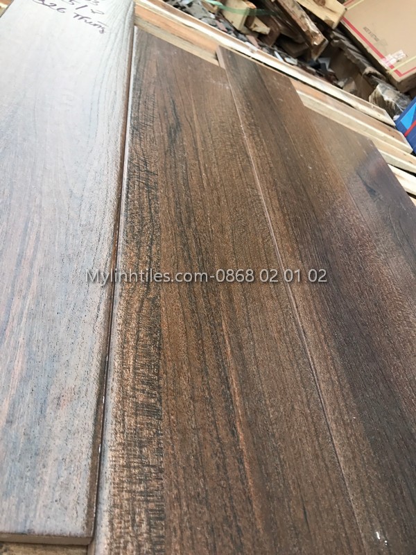 Gạch vân gỗ chống trơn 15x80