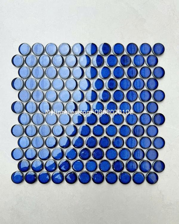 Gạch xanh dương mosaic chấm bi dán nhà tắm