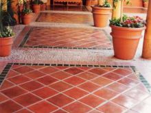 Những mẫu sân vườn được lát bằng gạch gốm đỏ