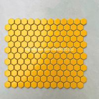 Gạch lục giác mosaic vàng trang trí quán cà phê