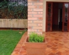 Những mẫu sân vườn được lát bằng gạch gốm đỏ 